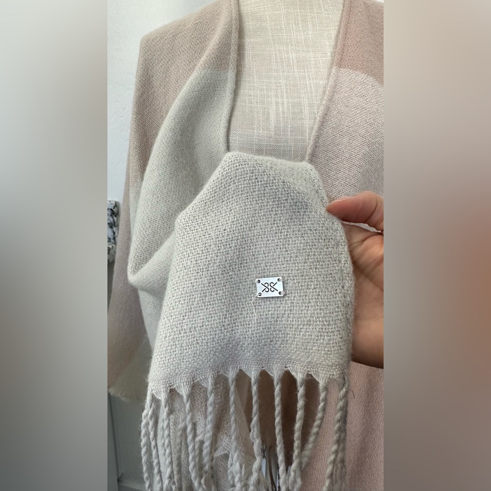 SOIA & KYO PINK/GRAY WOVEN SCARF-CARDIGAN WITH FRINGES SIZE One Size - Picture 5 of 9
